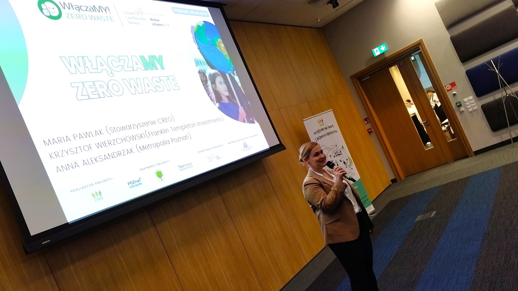 Fotografia przedstawiająca salę podczas konferencji podsumowującej projekt pt. Włączamy ZERO WASTE